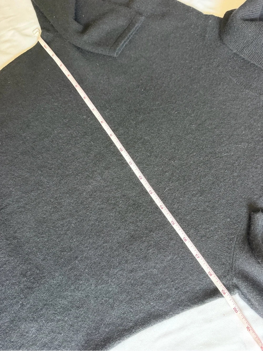 Saks Fifth Avenue 100% Cashmere Classic Black Monochrome Turtleneck Sweater